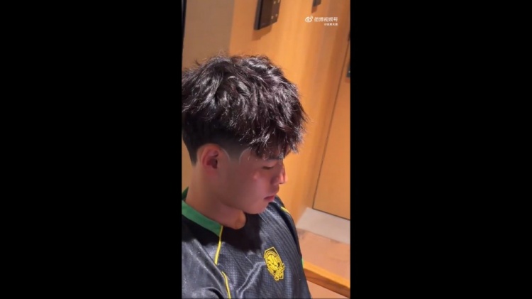 博主:国安球员邓捷夫刚刚抵达法国,将加入U19国青阵容
